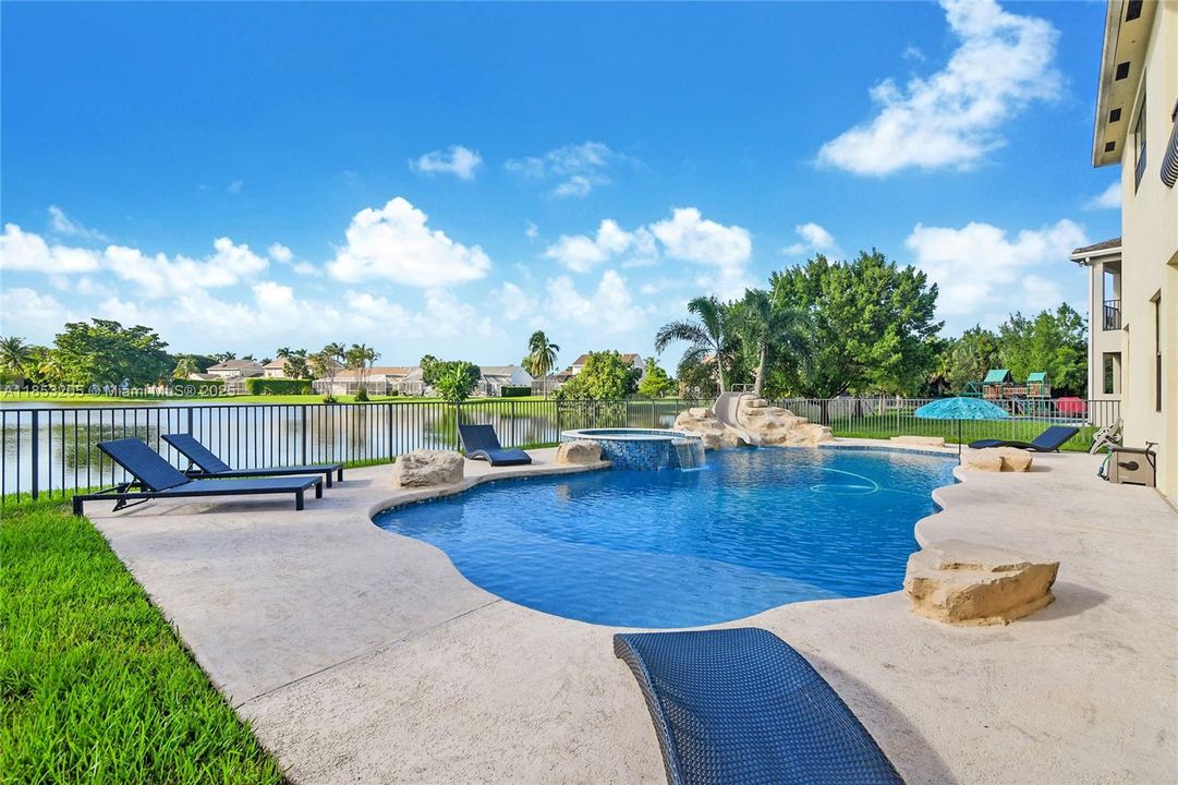 Недавно арендовано: $7,500 (5 спален, 4 ванн, 3995 Квадратных фут)