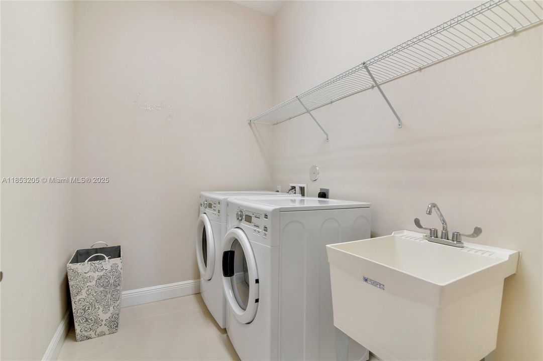 Недавно арендовано: $7,500 (5 спален, 4 ванн, 3995 Квадратных фут)