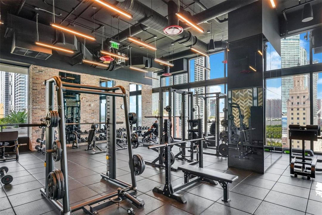 For Sale: $645,000 (1 beds, 1 baths, 560 Square Feet)