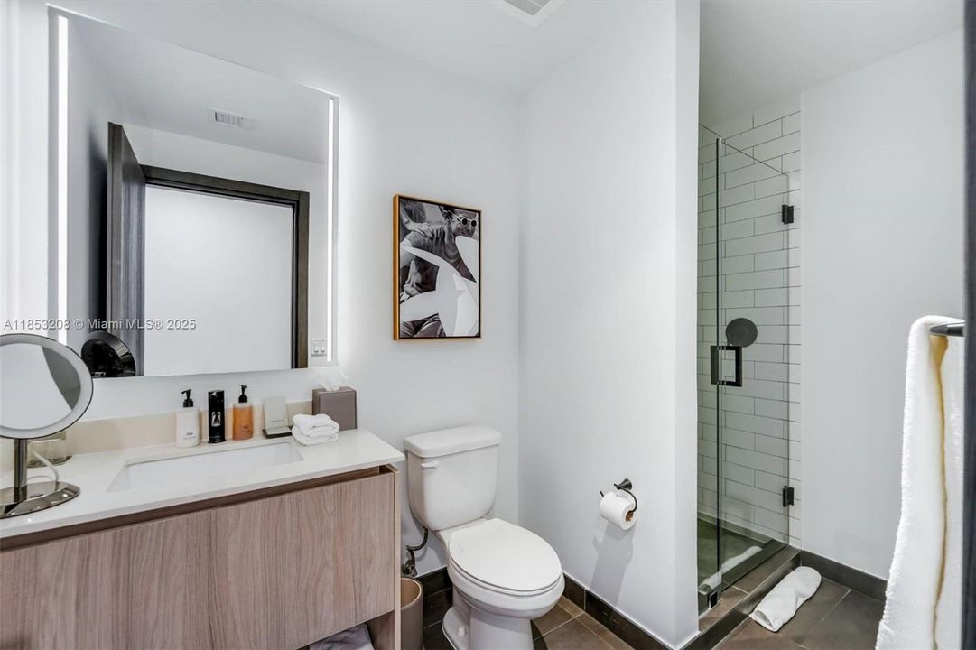 For Sale: $645,000 (1 beds, 1 baths, 560 Square Feet)