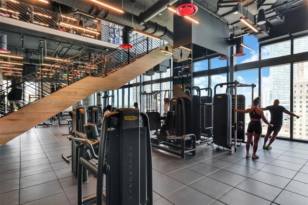 For Sale: $645,000 (1 beds, 1 baths, 560 Square Feet)