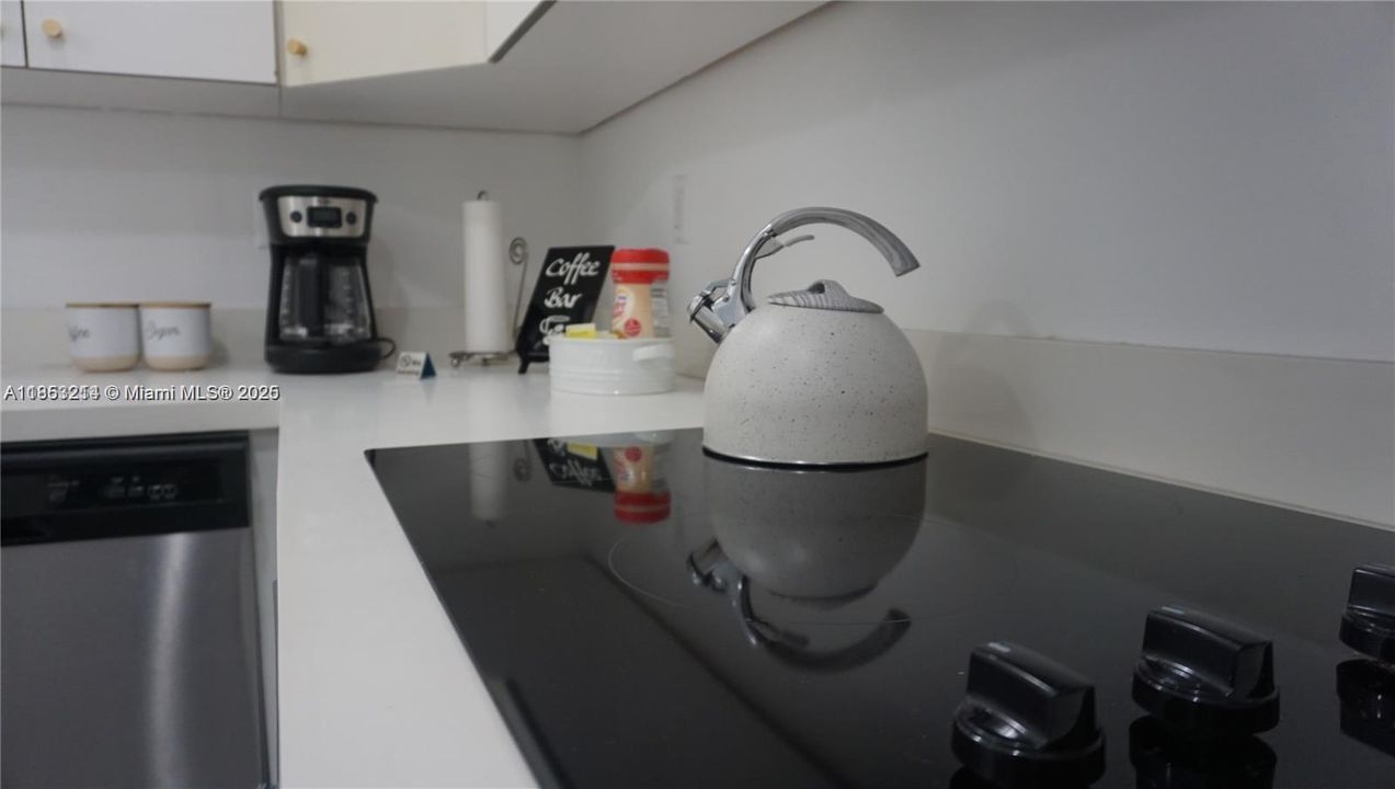 待售: $215,000 (1 贝兹, 1 浴室, 450 平方英尺)