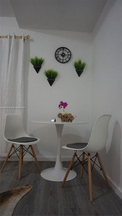 待售: $215,000 (1 贝兹, 1 浴室, 450 平方英尺)