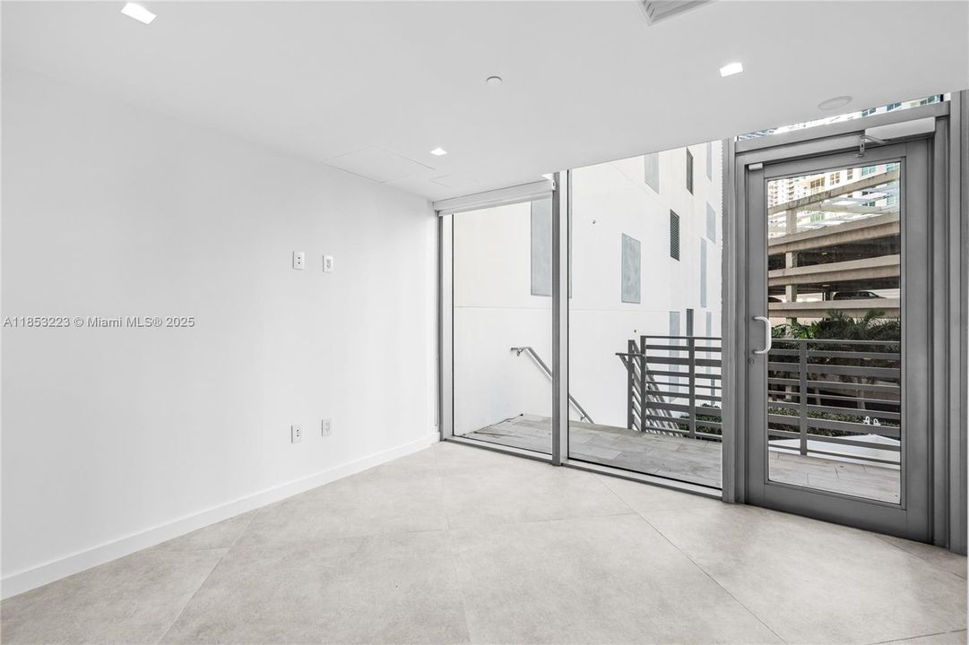 出租: $120 (0 贝兹, 0 浴室, 0 平方英尺)