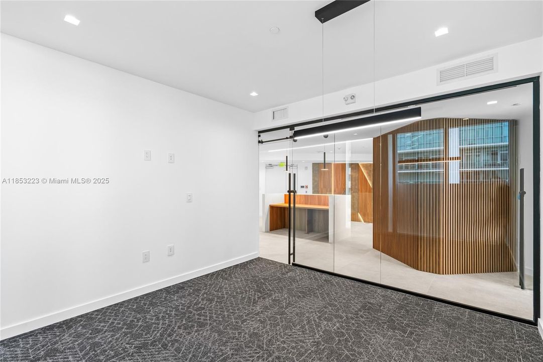 出租: $120 (0 贝兹, 0 浴室, 0 平方英尺)