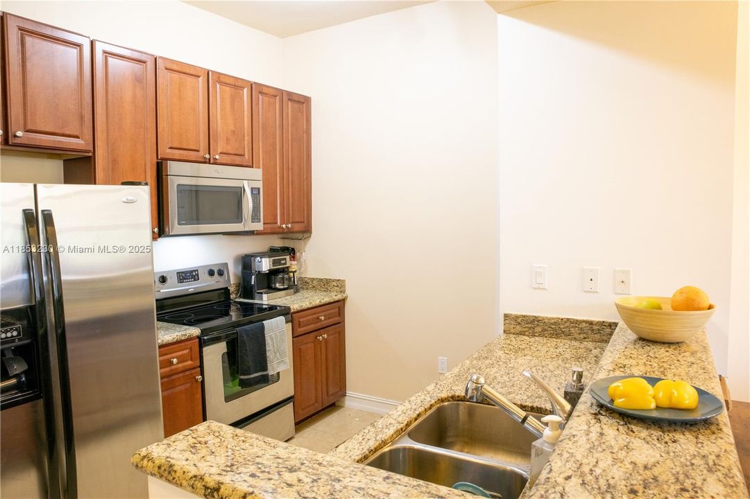 For Sale: $360,000 (1 beds, 1 baths, 836 Square Feet)