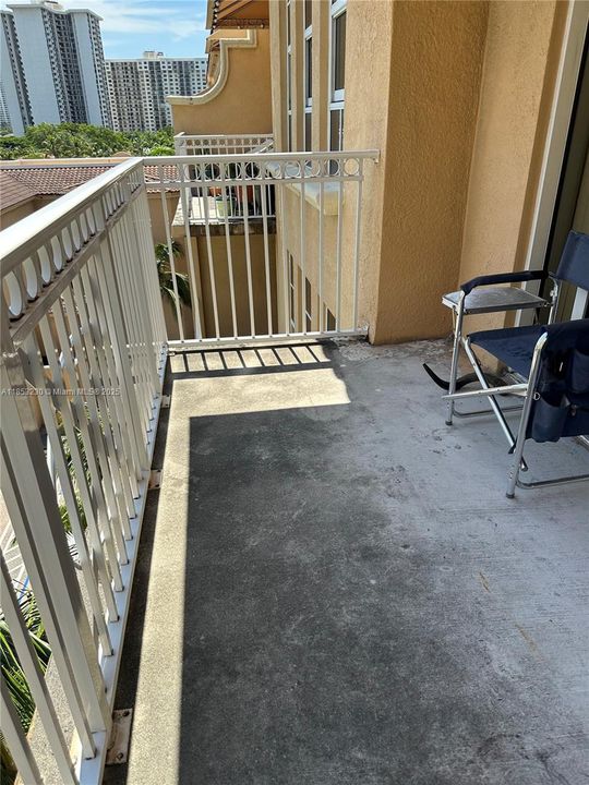 For Sale: $360,000 (1 beds, 1 baths, 836 Square Feet)