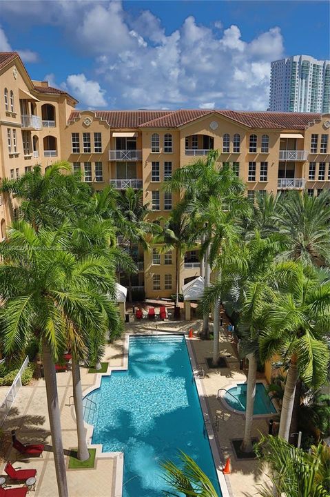 For Sale: $360,000 (1 beds, 1 baths, 836 Square Feet)