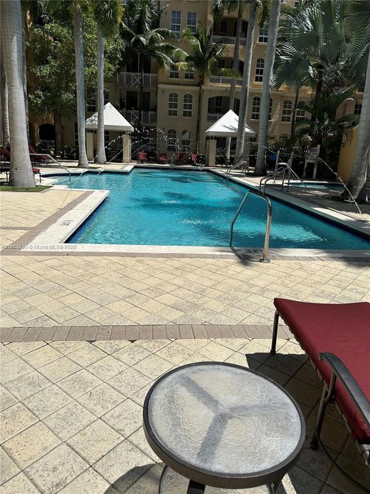 For Sale: $360,000 (1 beds, 1 baths, 836 Square Feet)