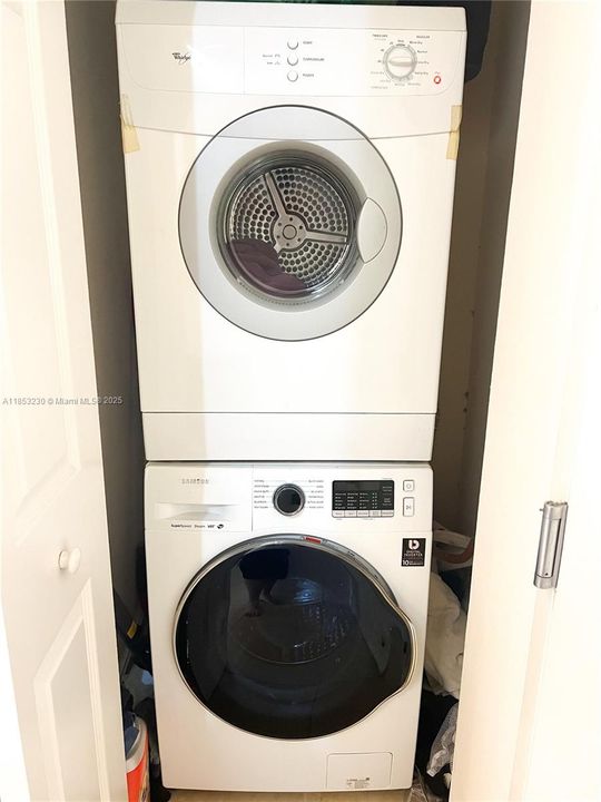 For Sale: $360,000 (1 beds, 1 baths, 836 Square Feet)