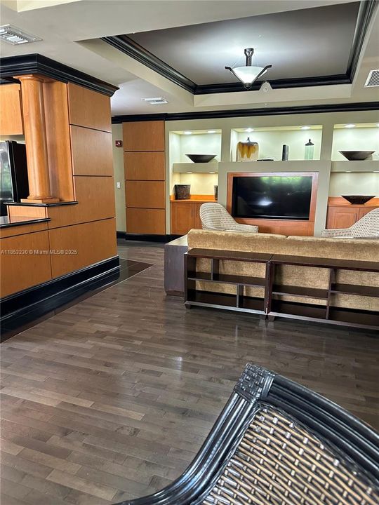 For Sale: $360,000 (1 beds, 1 baths, 836 Square Feet)