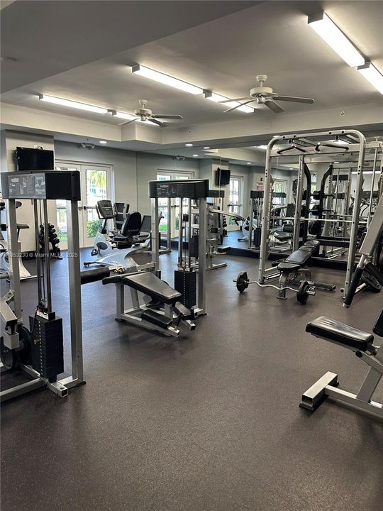 For Sale: $360,000 (1 beds, 1 baths, 836 Square Feet)