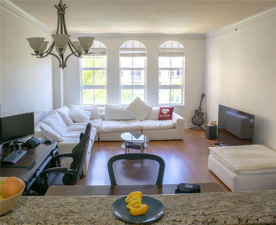 For Sale: $360,000 (1 beds, 1 baths, 836 Square Feet)