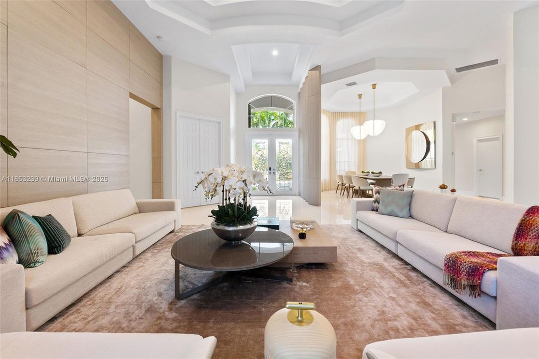 For Sale: $2,950,000 (5 beds, 5 baths, 5507 Square Feet)