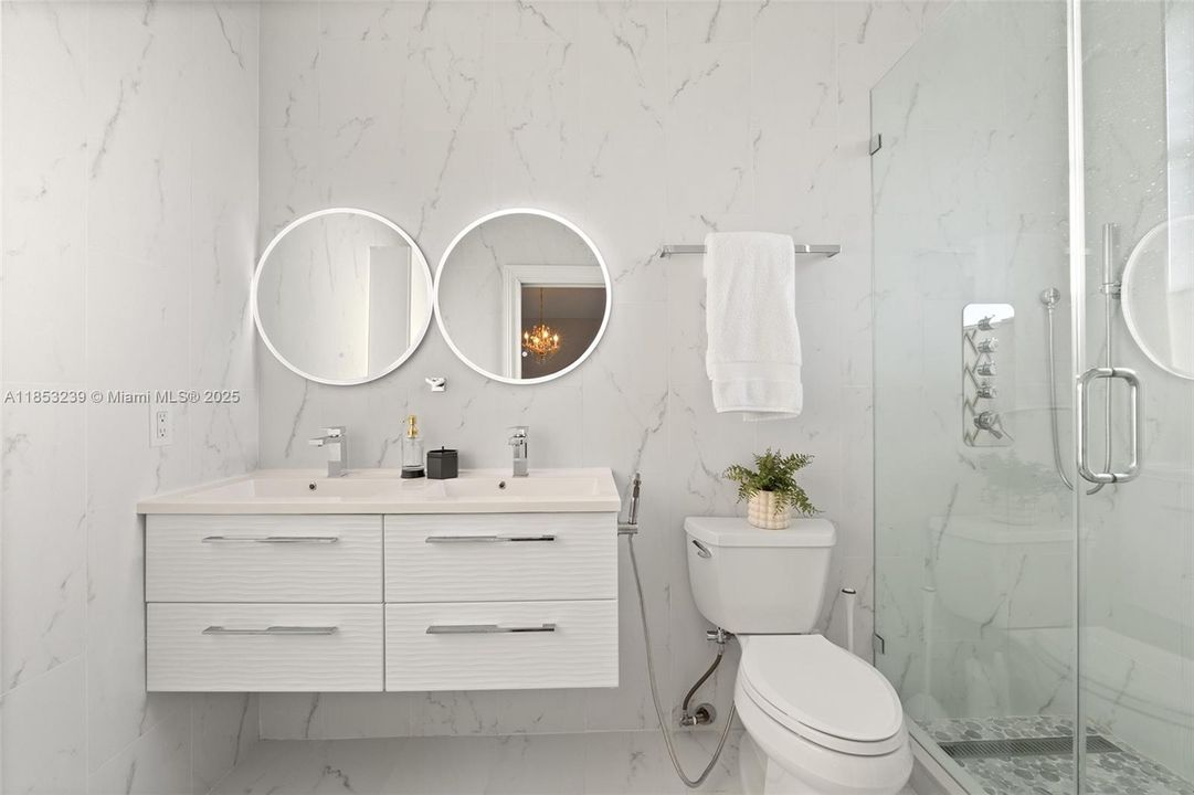 For Sale: $2,950,000 (5 beds, 5 baths, 5507 Square Feet)