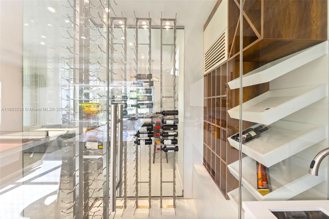 For Sale: $2,950,000 (5 beds, 5 baths, 5507 Square Feet)