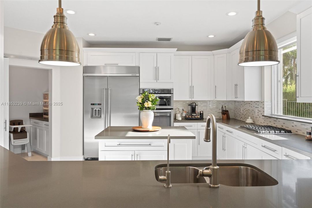 For Sale: $2,950,000 (5 beds, 5 baths, 5507 Square Feet)