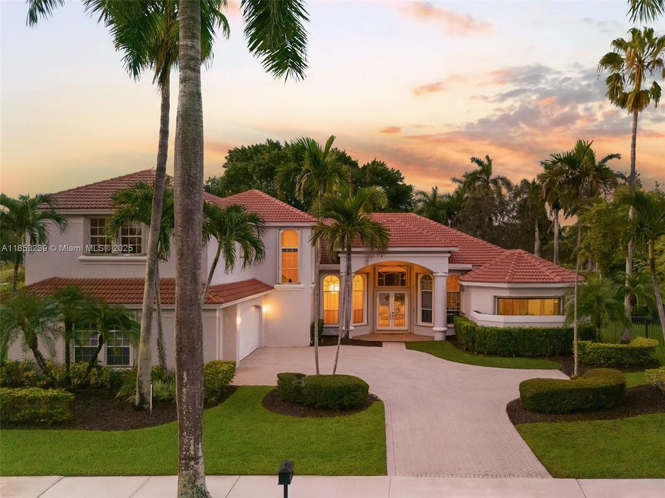 For Sale: $2,950,000 (5 beds, 5 baths, 5507 Square Feet)