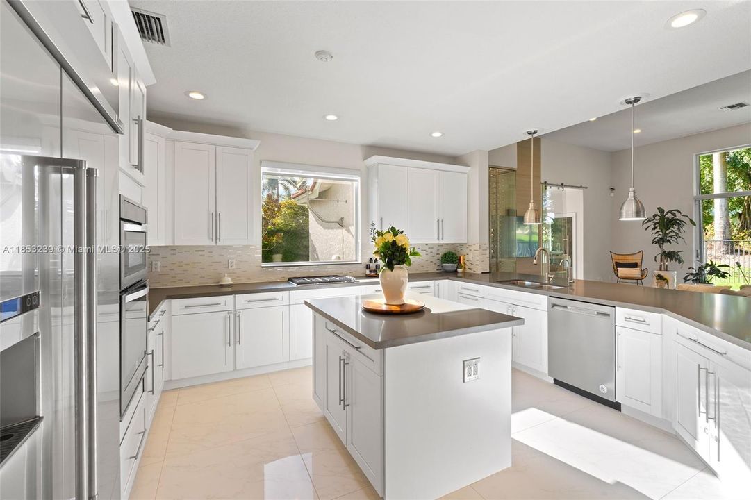 For Sale: $2,950,000 (5 beds, 5 baths, 5507 Square Feet)