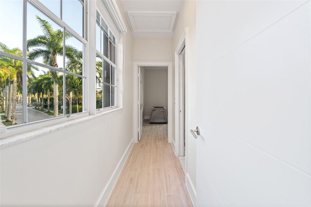 For Sale: $2,950,000 (5 beds, 5 baths, 5507 Square Feet)