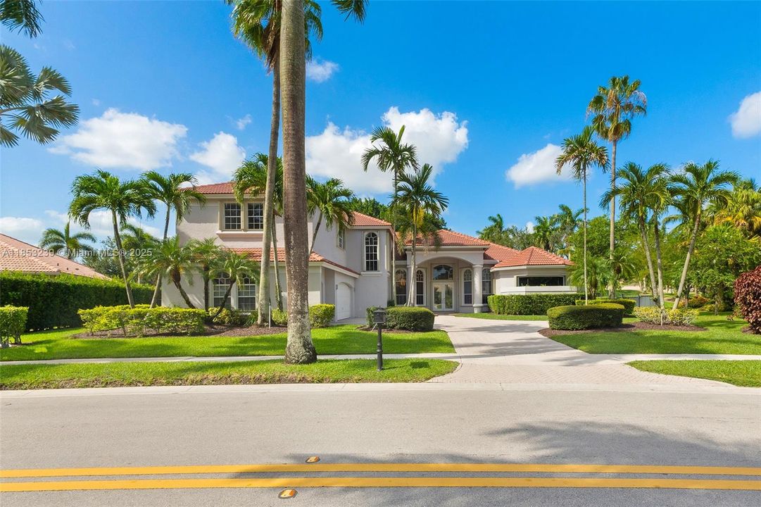 For Sale: $2,950,000 (5 beds, 5 baths, 5507 Square Feet)