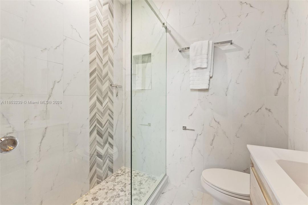 For Sale: $2,950,000 (5 beds, 5 baths, 5507 Square Feet)