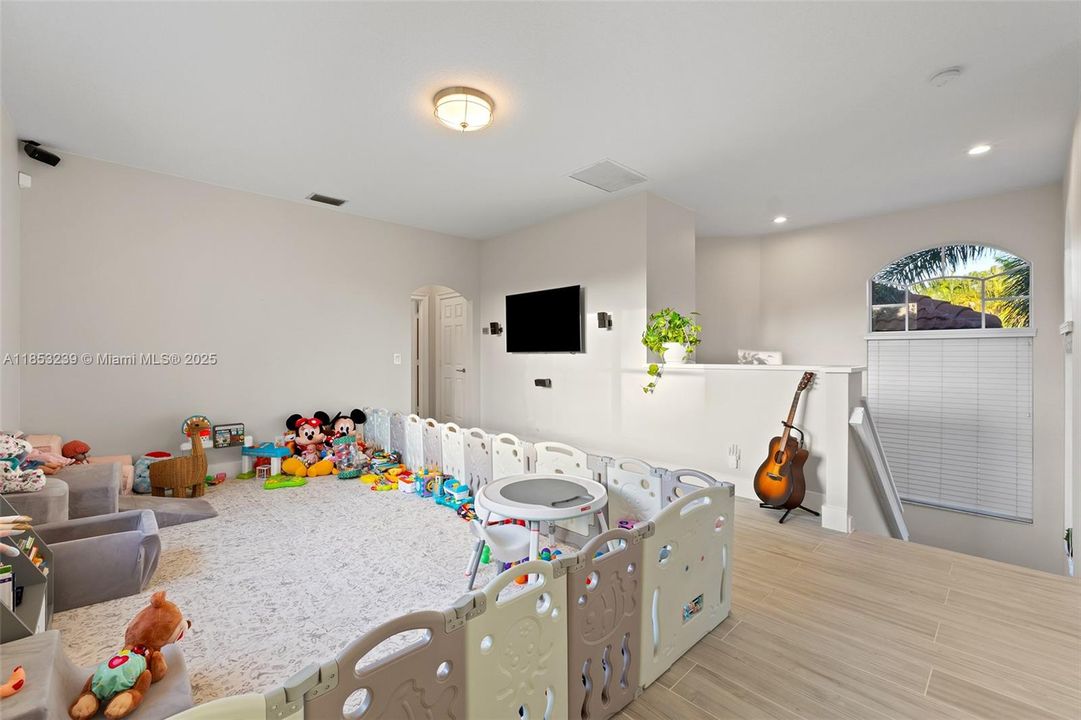 For Sale: $2,950,000 (5 beds, 5 baths, 5507 Square Feet)