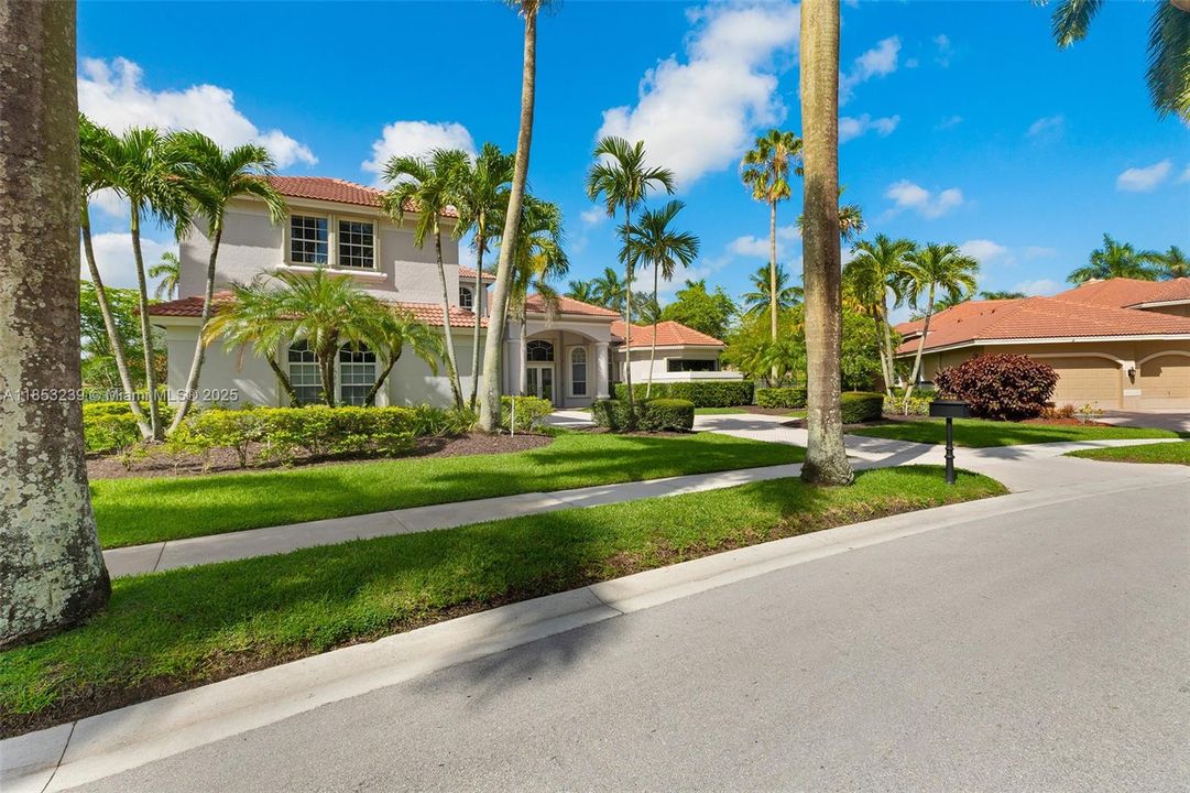 For Sale: $2,950,000 (5 beds, 5 baths, 5507 Square Feet)