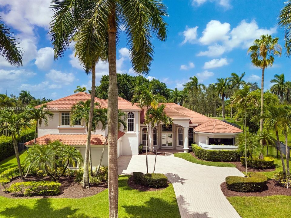 For Sale: $2,950,000 (5 beds, 5 baths, 5507 Square Feet)