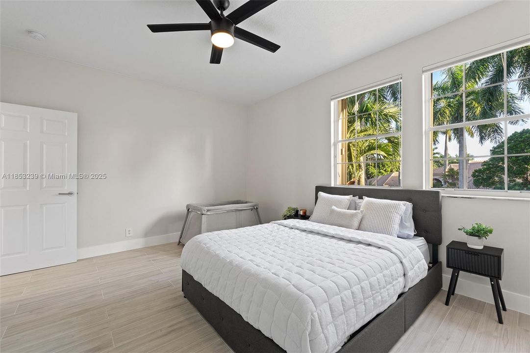 For Sale: $2,950,000 (5 beds, 5 baths, 5507 Square Feet)