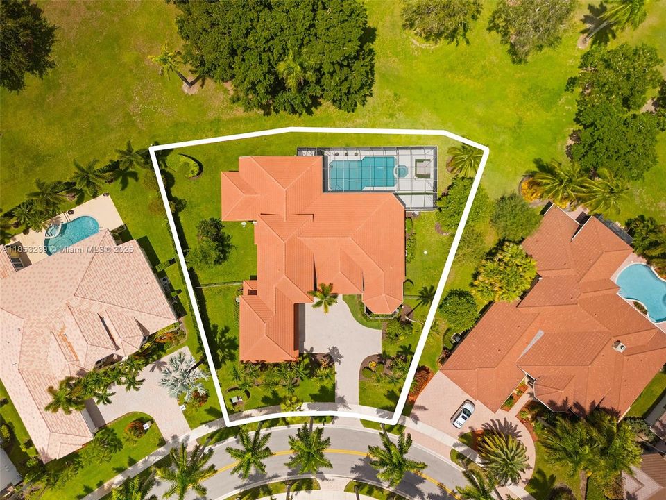 For Sale: $2,950,000 (5 beds, 5 baths, 5507 Square Feet)