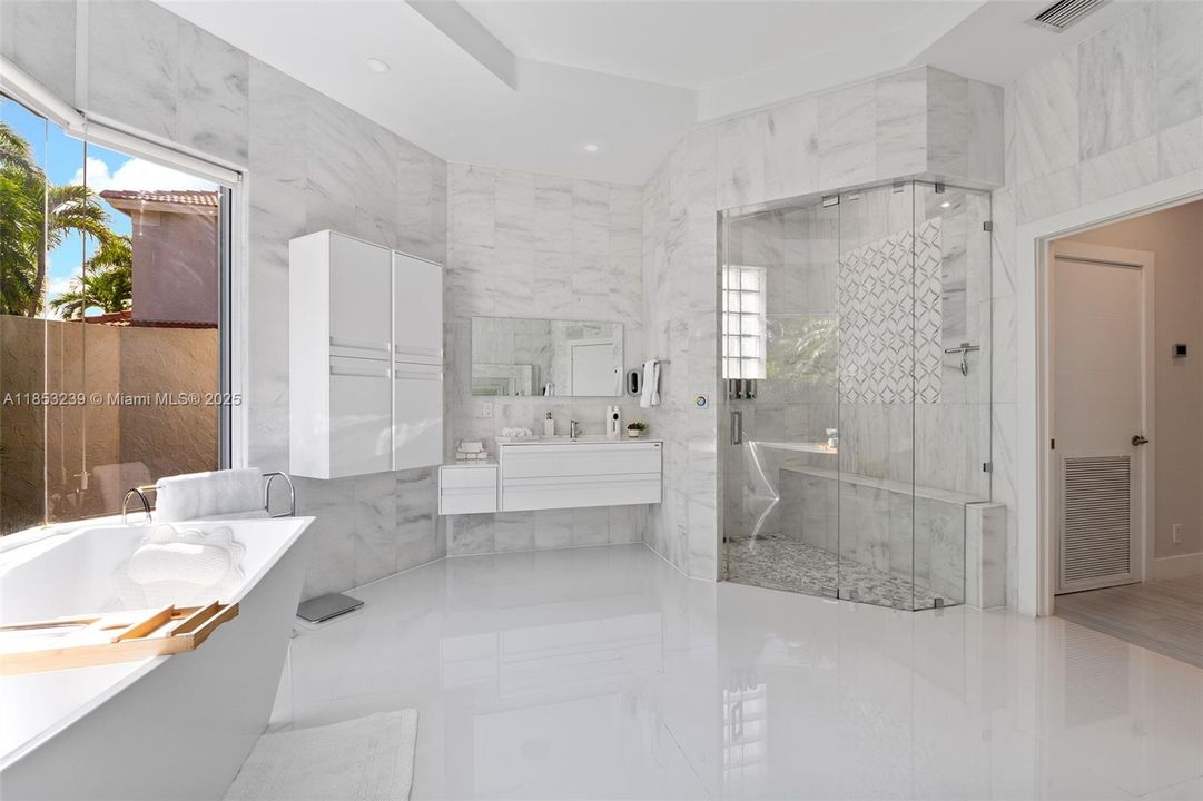 For Sale: $2,950,000 (5 beds, 5 baths, 5507 Square Feet)