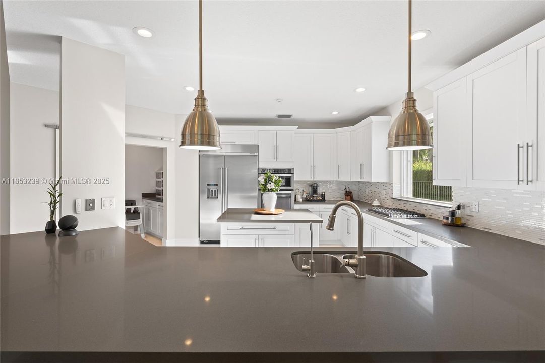 For Sale: $2,950,000 (5 beds, 5 baths, 5507 Square Feet)