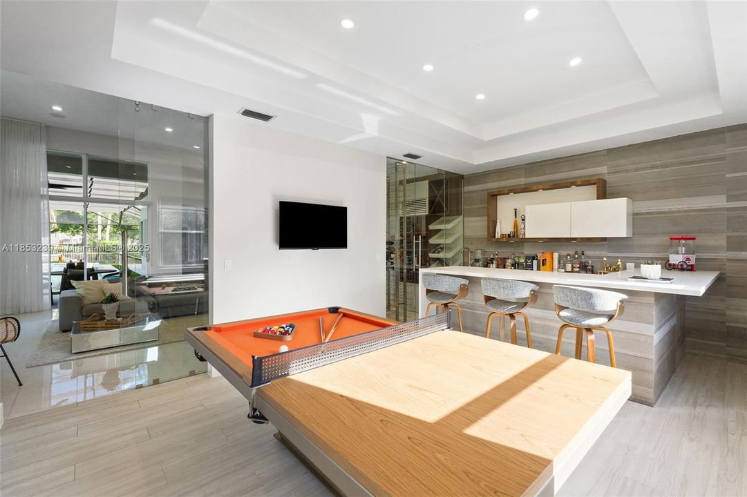 For Sale: $2,950,000 (5 beds, 5 baths, 5507 Square Feet)