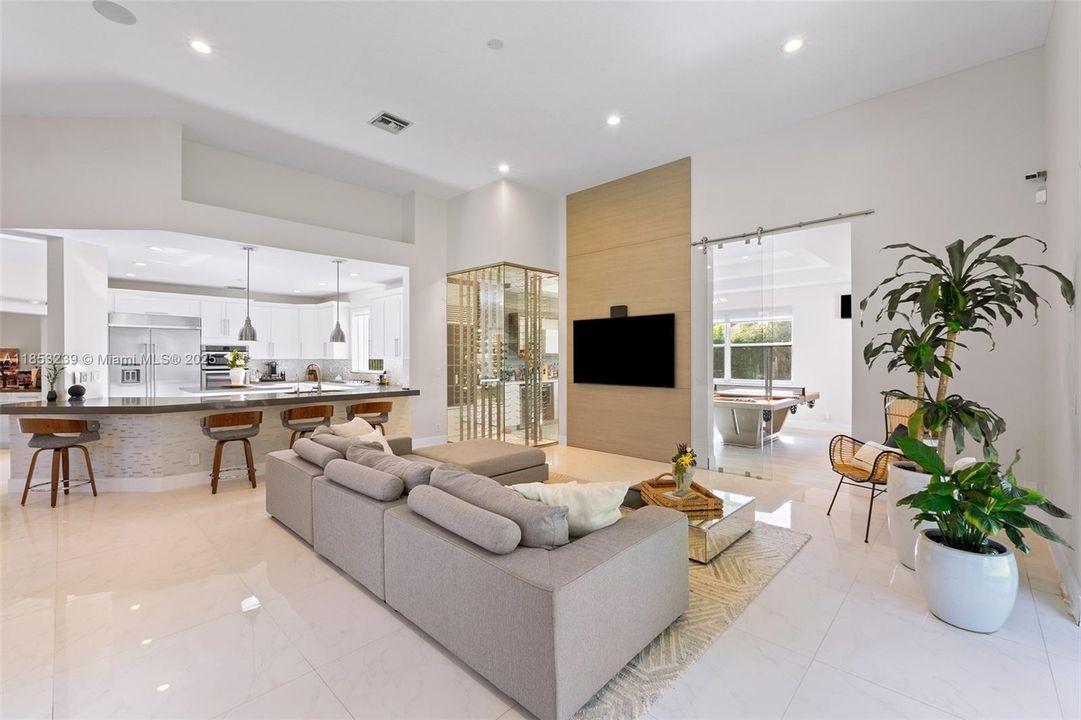 For Sale: $2,950,000 (5 beds, 5 baths, 5507 Square Feet)