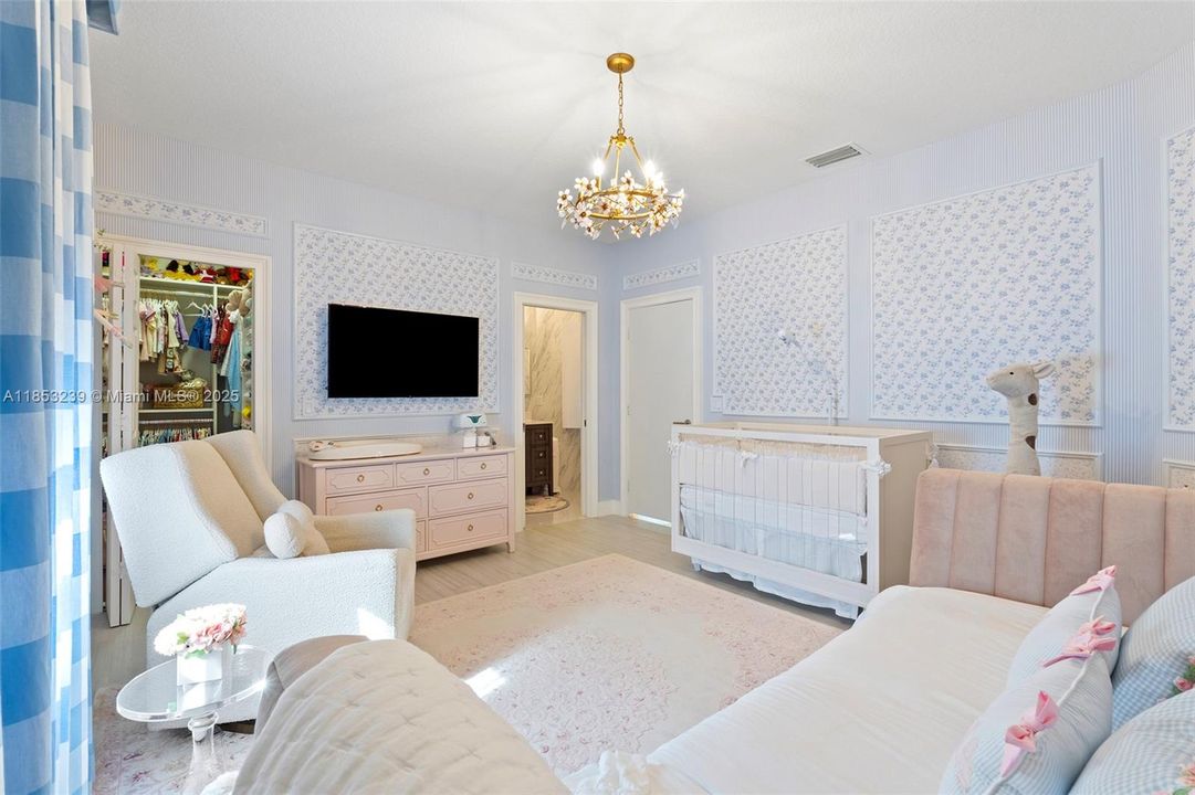 For Sale: $2,950,000 (5 beds, 5 baths, 5507 Square Feet)