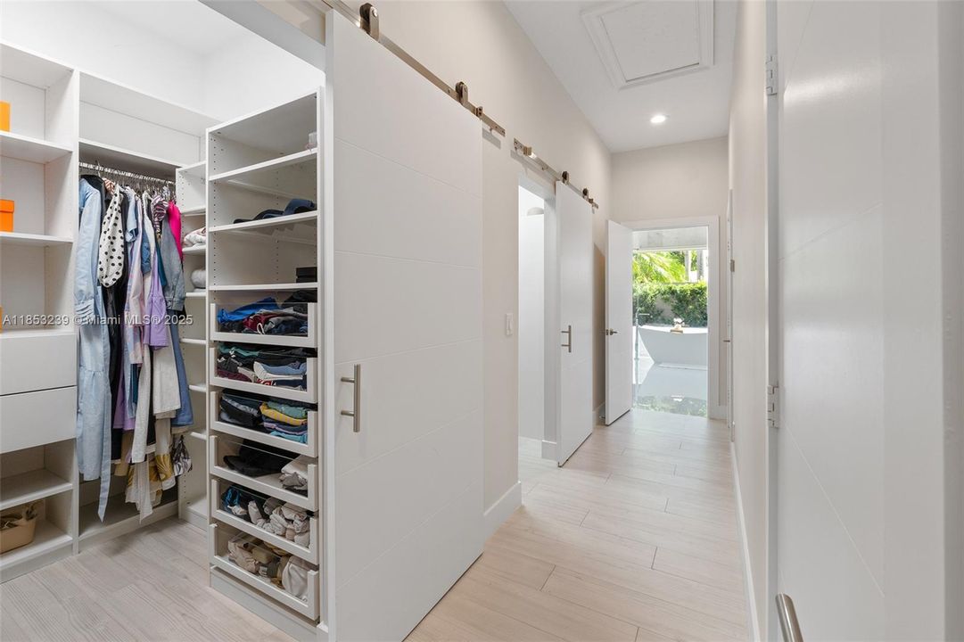 For Sale: $2,950,000 (5 beds, 5 baths, 5507 Square Feet)