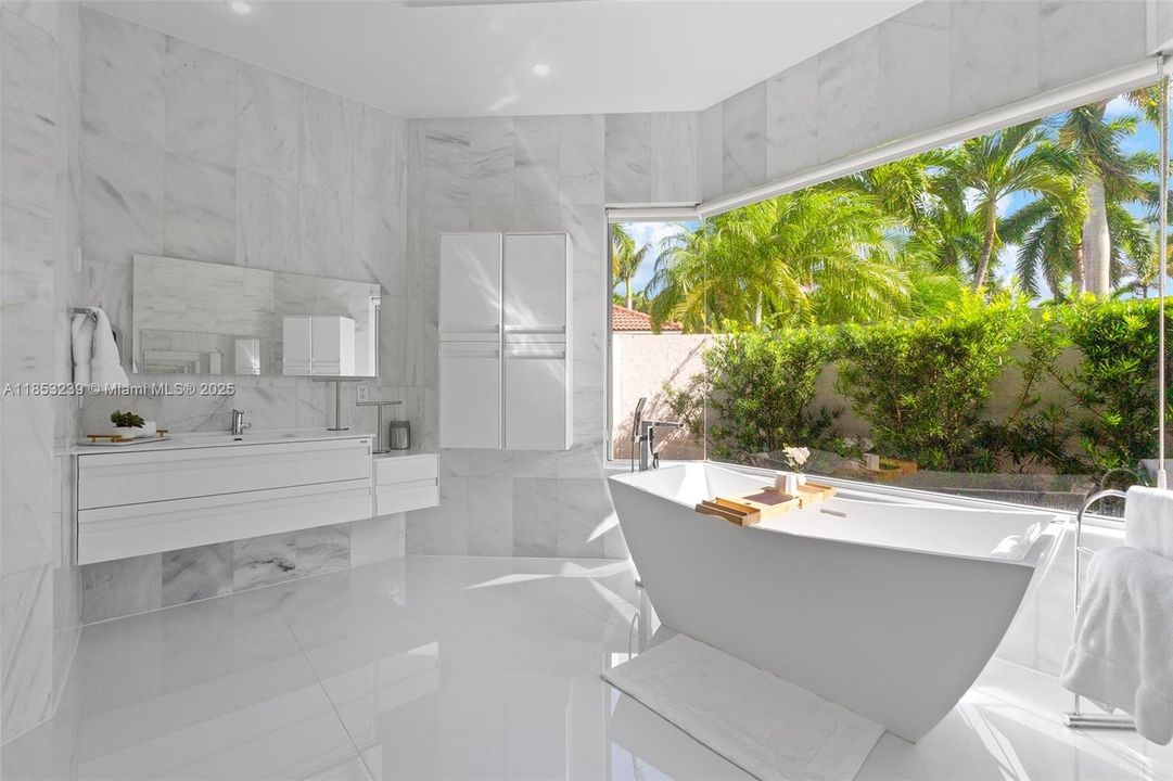 For Sale: $2,950,000 (5 beds, 5 baths, 5507 Square Feet)