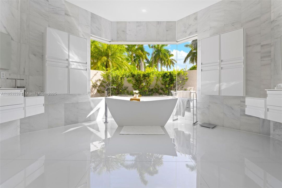 For Sale: $2,950,000 (5 beds, 5 baths, 5507 Square Feet)