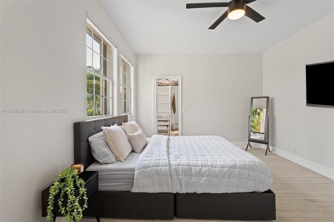 For Sale: $2,950,000 (5 beds, 5 baths, 5507 Square Feet)