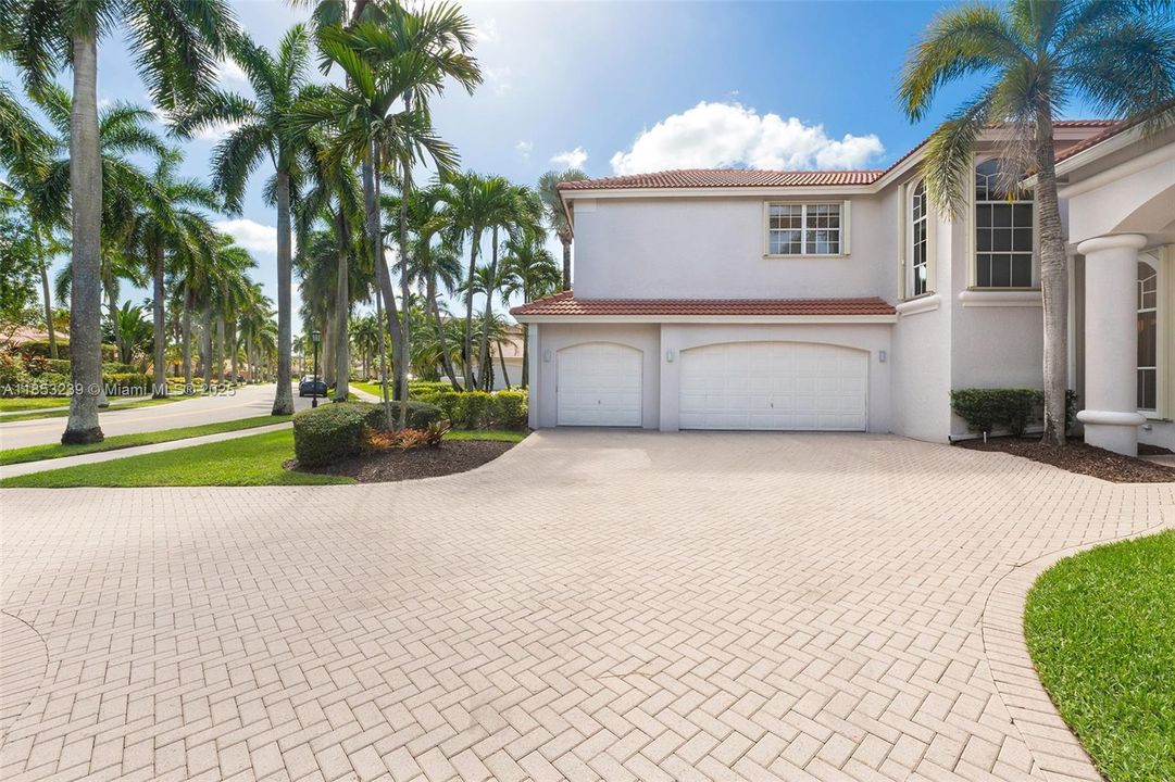 For Sale: $2,950,000 (5 beds, 5 baths, 5507 Square Feet)