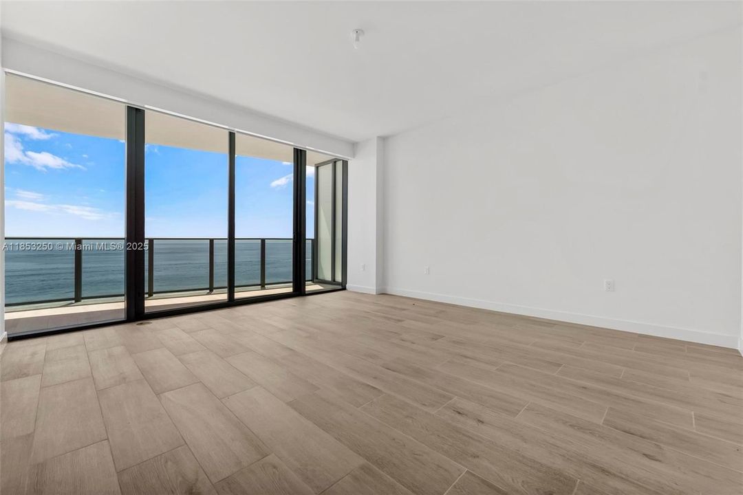 Recently Rented: $19,000 (3 beds, 3 baths, 2760 Square Feet)