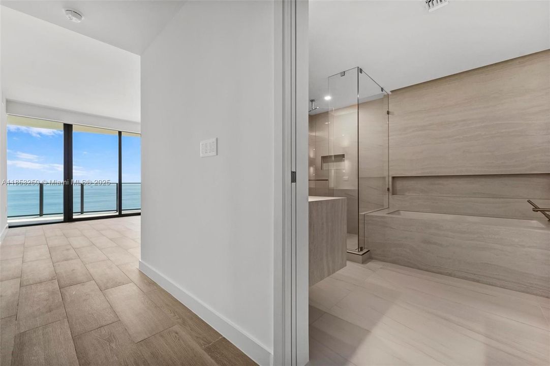 Recently Rented: $19,000 (3 beds, 3 baths, 2760 Square Feet)