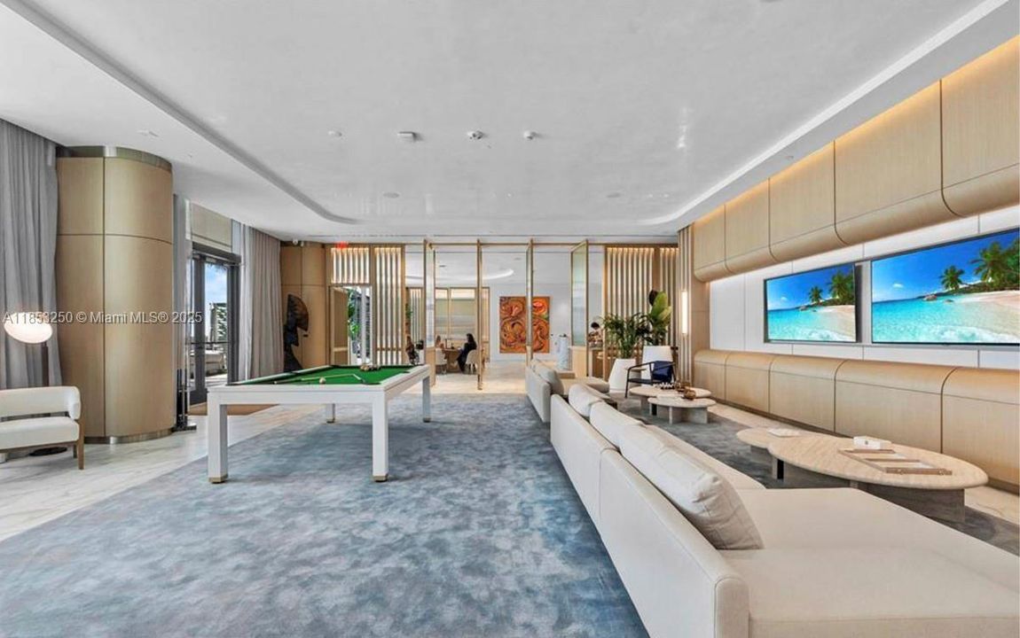 Recently Rented: $19,000 (3 beds, 3 baths, 2760 Square Feet)