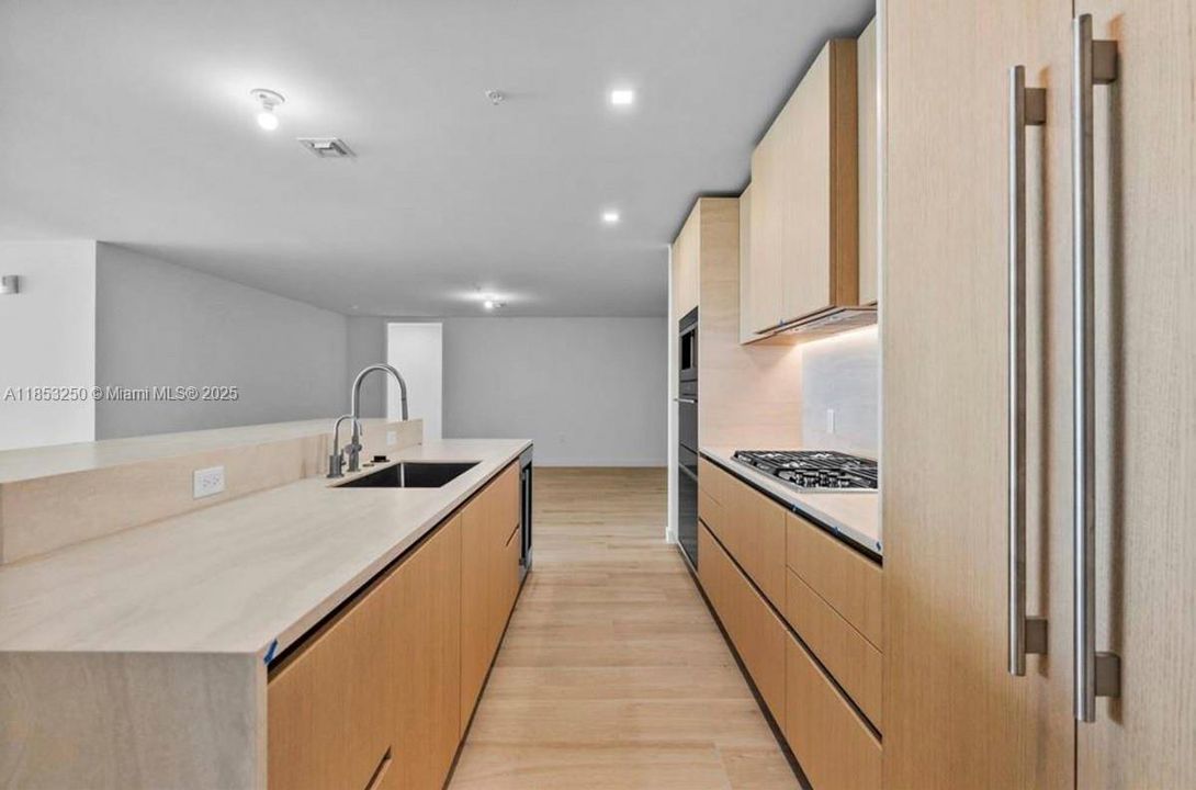 Recently Rented: $19,000 (3 beds, 3 baths, 2760 Square Feet)