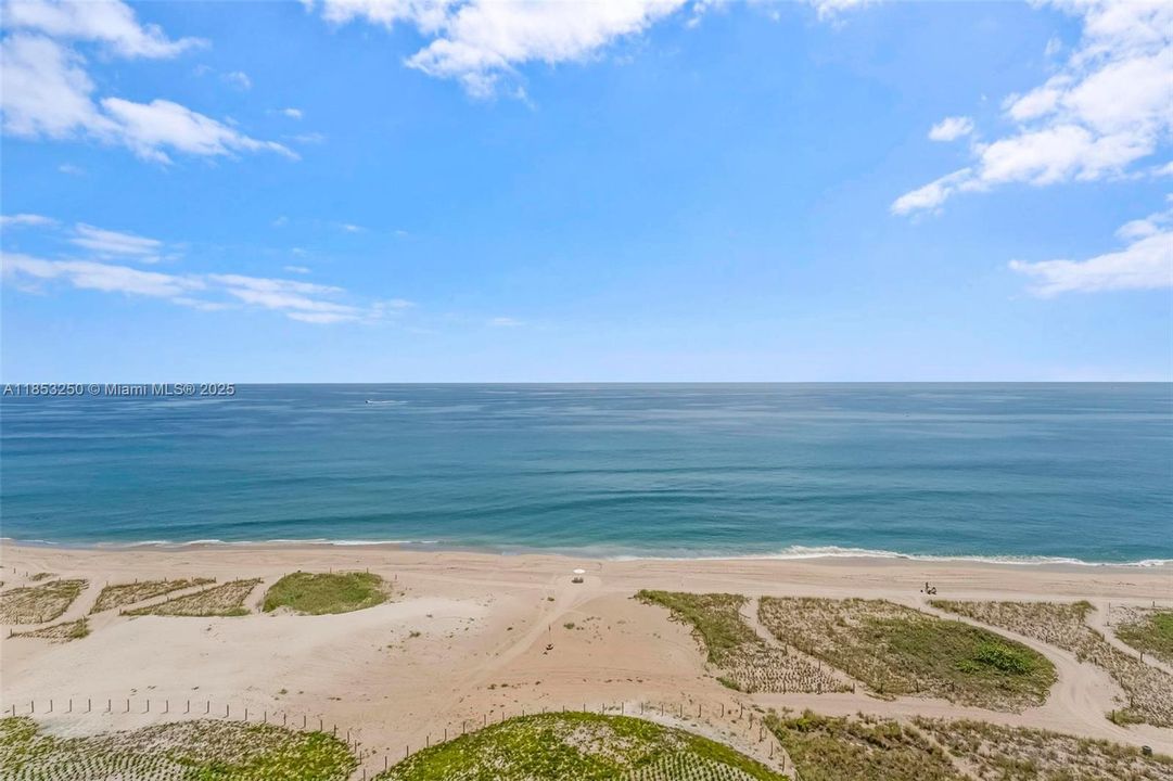 Recently Rented: $19,000 (3 beds, 3 baths, 2760 Square Feet)