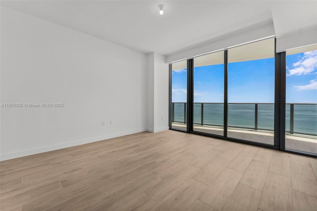 Recently Rented: $19,000 (3 beds, 3 baths, 2760 Square Feet)