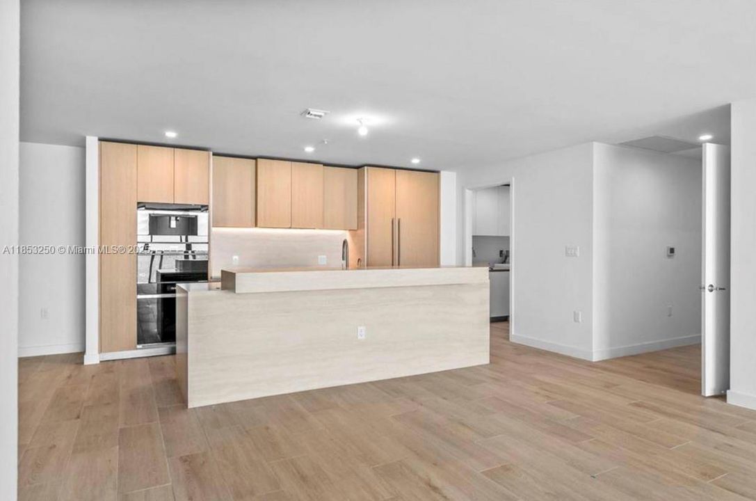 Recently Rented: $19,000 (3 beds, 3 baths, 2760 Square Feet)