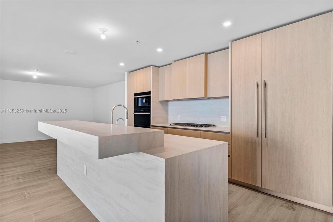 Recently Rented: $19,000 (3 beds, 3 baths, 2760 Square Feet)