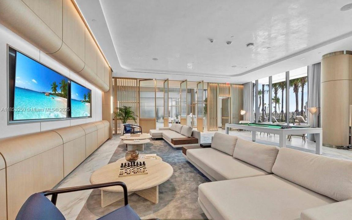 Recently Rented: $19,000 (3 beds, 3 baths, 2760 Square Feet)